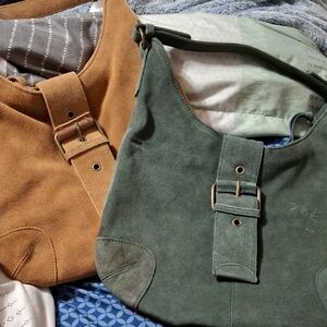 Elegant Tan and Green Women's Shoulder Bags